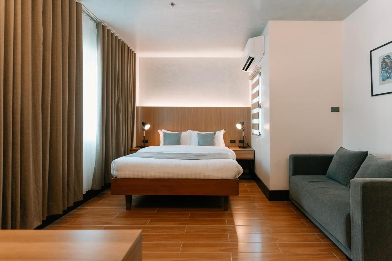 El Sancho Hotel Naga  Exteriör bild