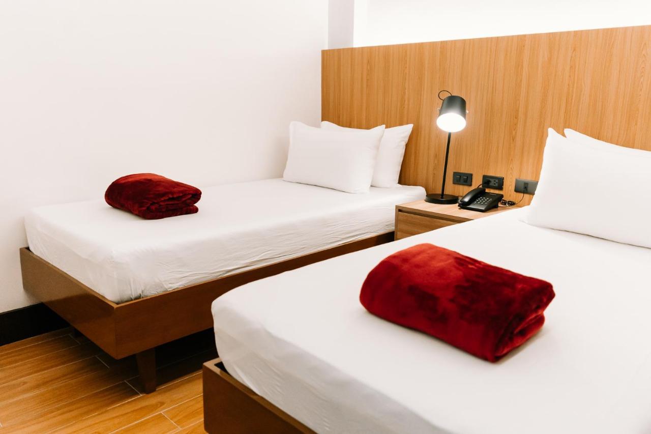 El Sancho Hotel Naga  Exteriör bild