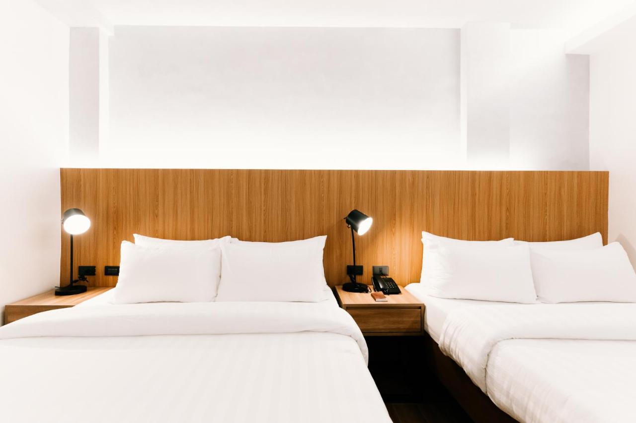 El Sancho Hotel Naga  Exteriör bild